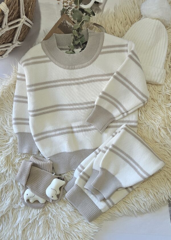 white and grey stripped set